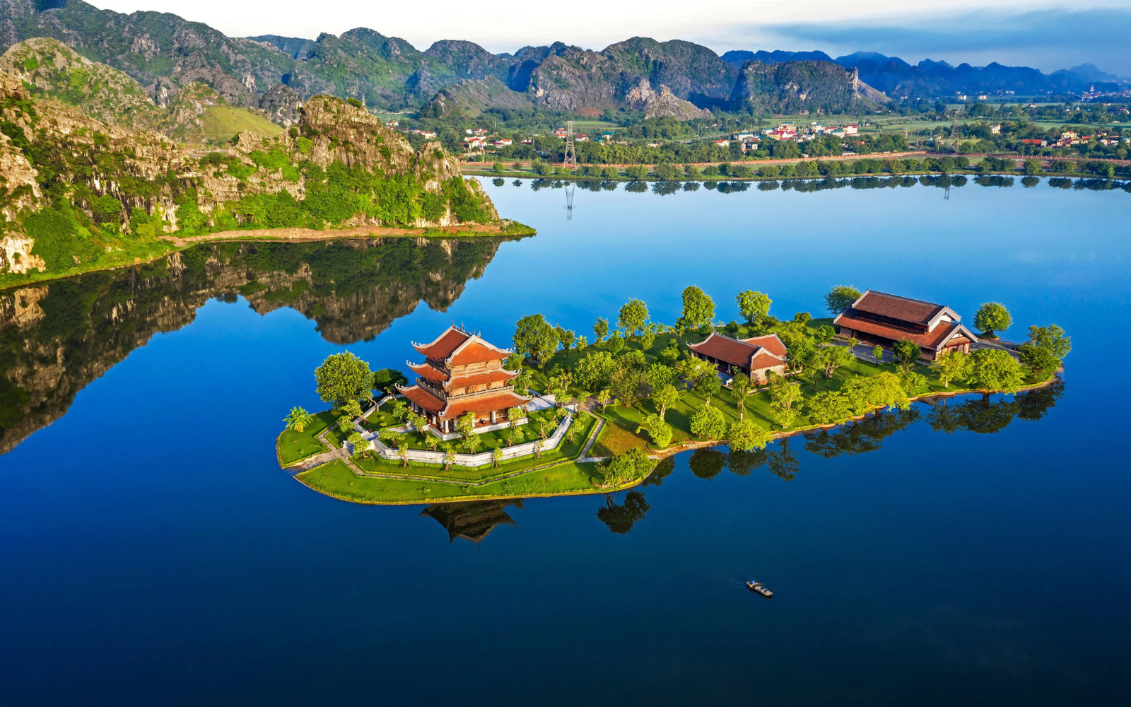 Explore Vietnam: Hanoi, Ninh Binh & Halong Bay Getaway | 4 nights/ 5 days